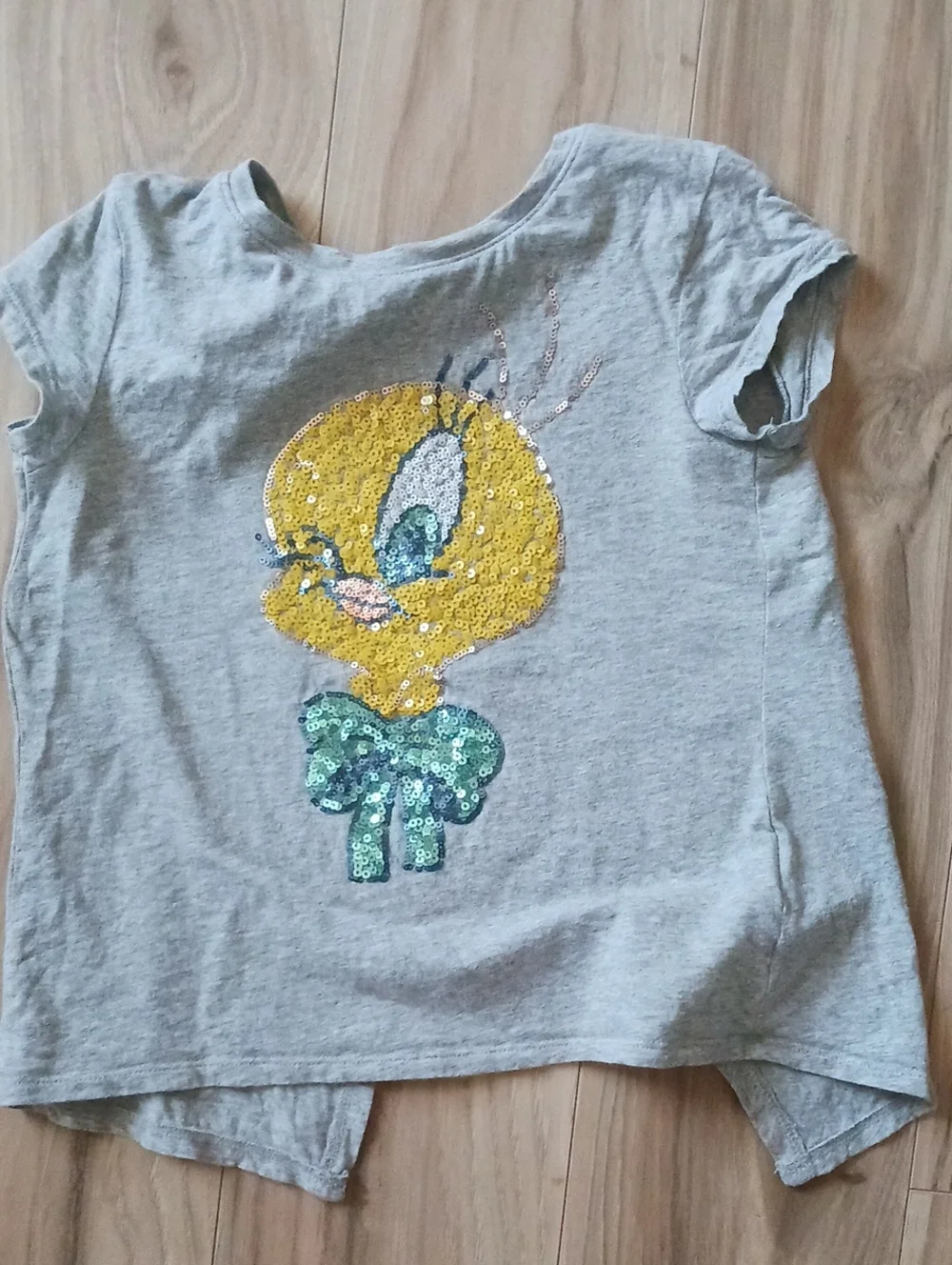 🔴10/$13❗GAP Grey Short-Sleeve Tee with Yellow Tweety Sequin Graphic and Green